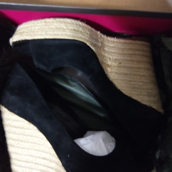 Vince Camuto - Picture 6 of 6